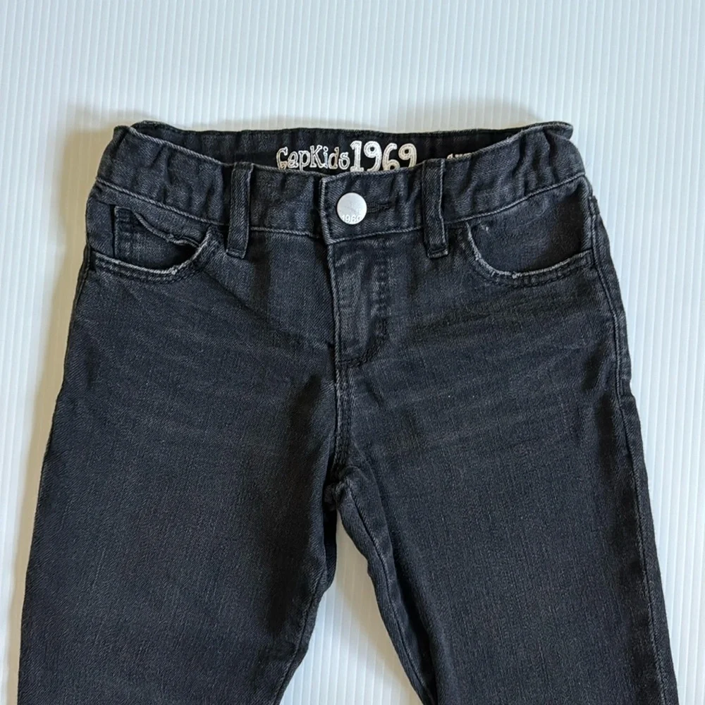 Gap kids black distressed super skinny ankle jean.  Size 6